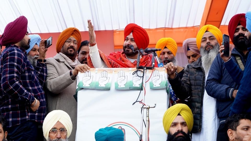 navjot Sidhu attack on bhagwant Mann Government Said Only economic strength will strengthen Punjab