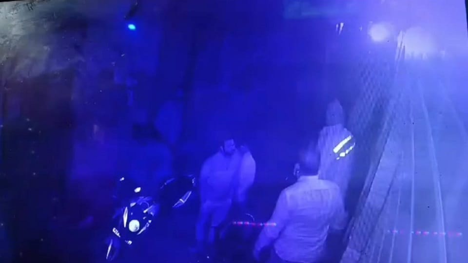 Suspects reached the door of BJP leader Ruby Khan