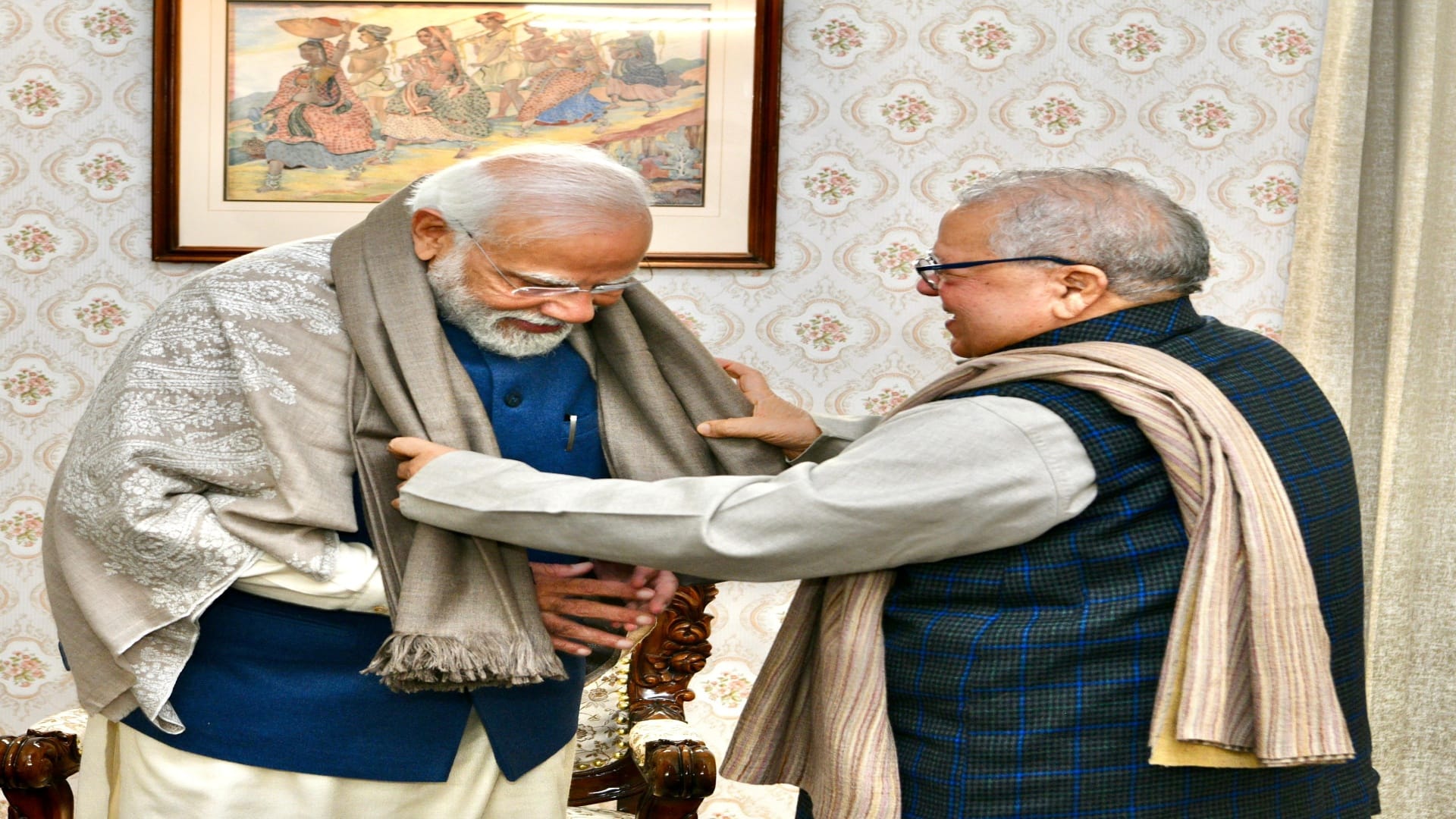 Governor meets PM: Governor Kalraj Mishra had a special meeting with the PM at Raj Bhavan, presented a memento