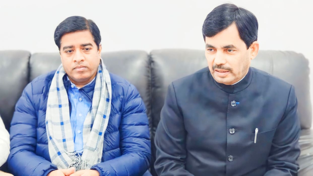 BJP leader Shahnawaz Hussain attacked opposition and said INDIA alliance on ventilators in Ballia
