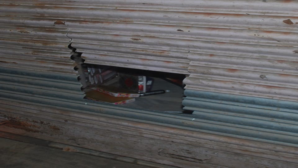 Theft worth lakhs by cutting the shutter of a shop 100 meters away from the police station