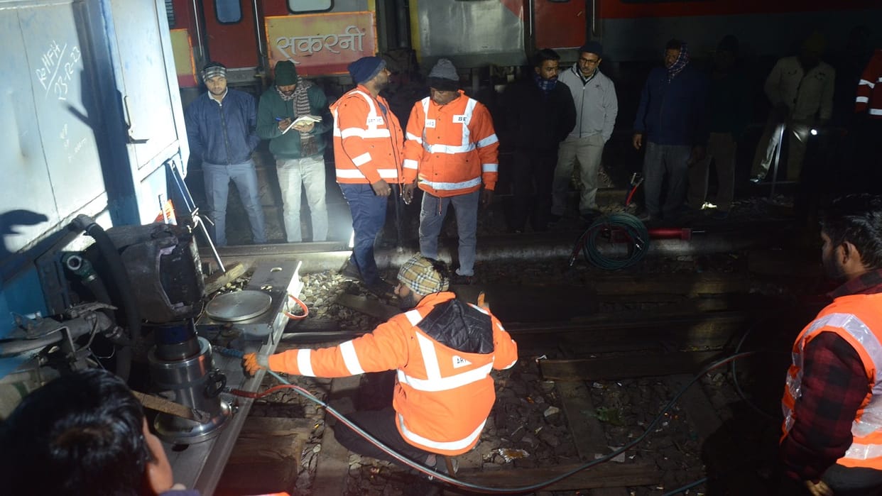 Panic spread due to goods train derailment at Bareilly Junction