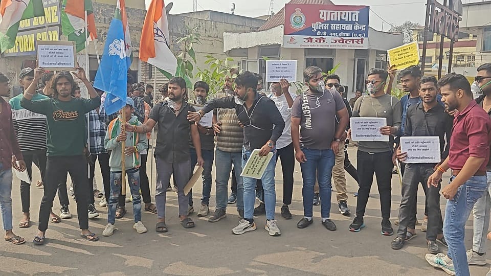 Youth Congressmen protested against cutting of trees in Hasdev Aranya in Korba