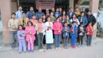 शतरंज में विजेता रहे खिलाड़ी मुख्यातिथि के साथ।