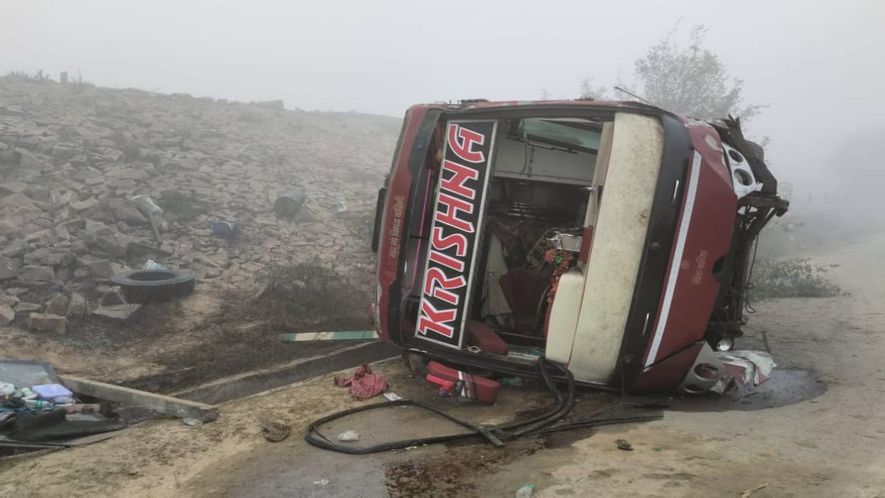 double-decker bus full of passengers collided with truck and overturned in ditch on Agra Lucknow Expressway
