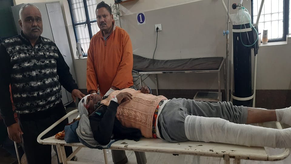 Uttarakhand News: Speeding bike rider hits tuk-tuk hard in Kichha