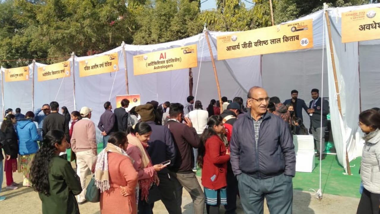 Amar Ujala Jyotish Mahakumbh 2024 in Dehradun Youth appeared worried about career and relationships