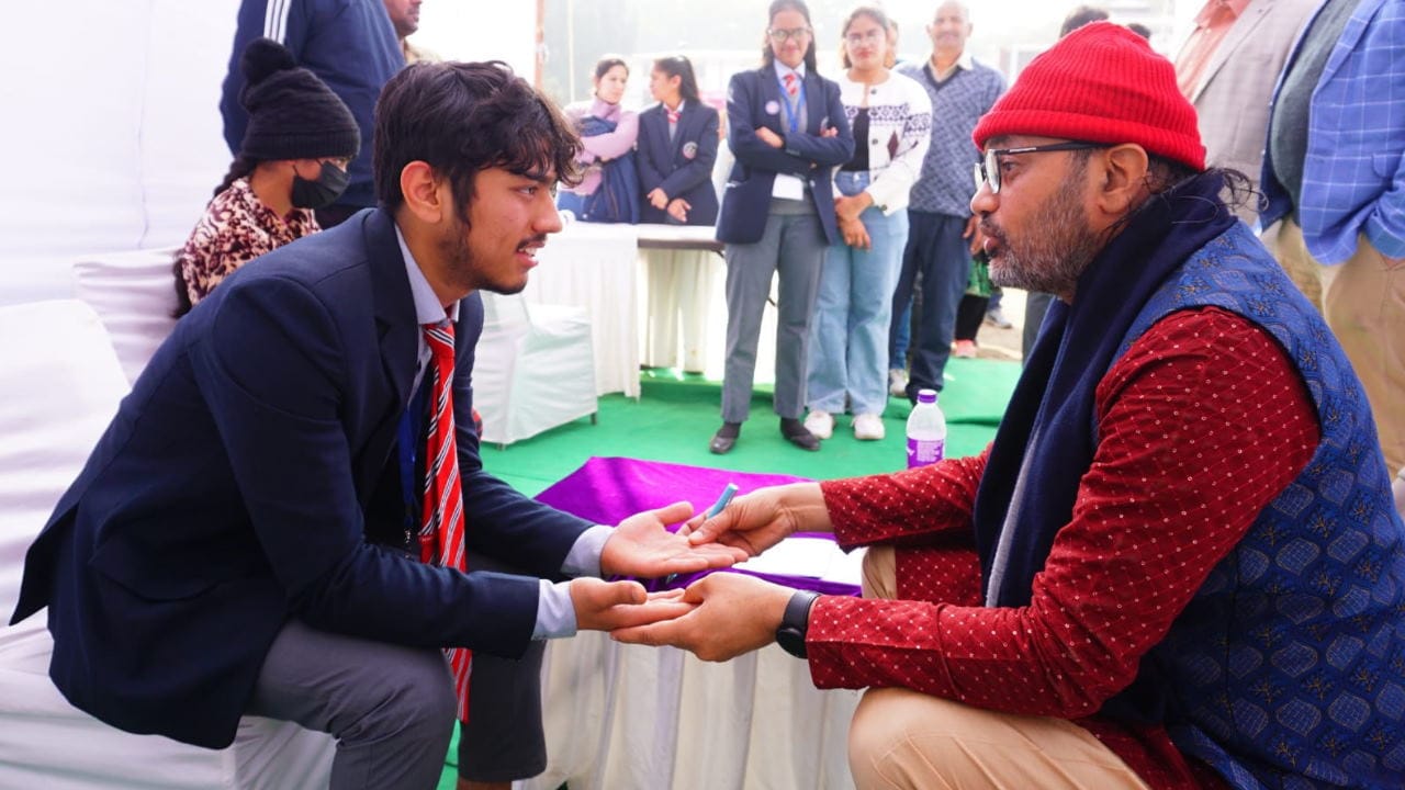 Amar Ujala Jyotish Mahakumbh 2024 in Dehradun Youth appeared worried about career and relationships