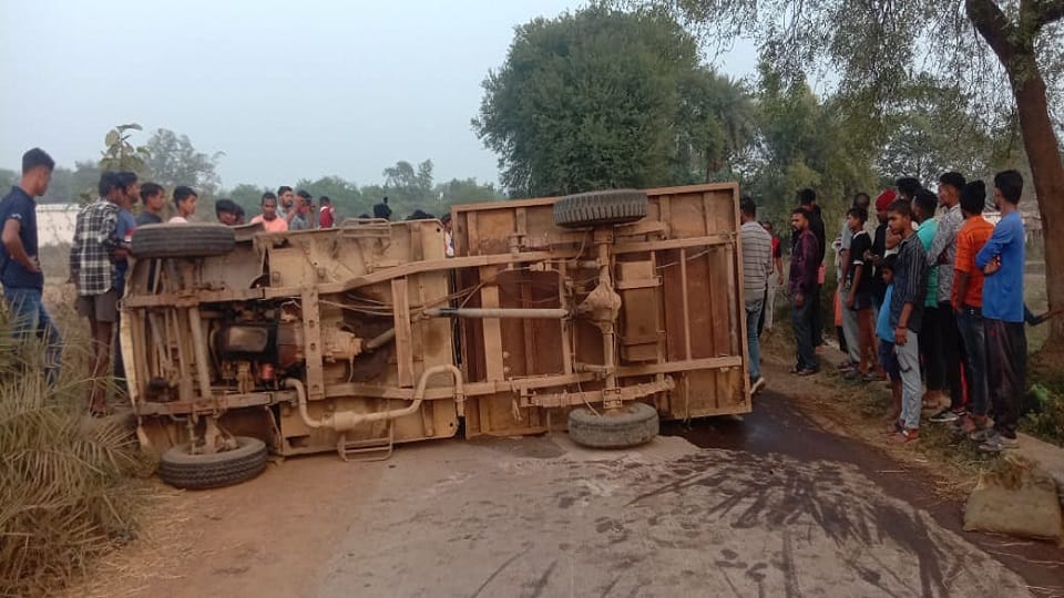 Five people injured when pickup vehicle overturned in Janjgir Champa