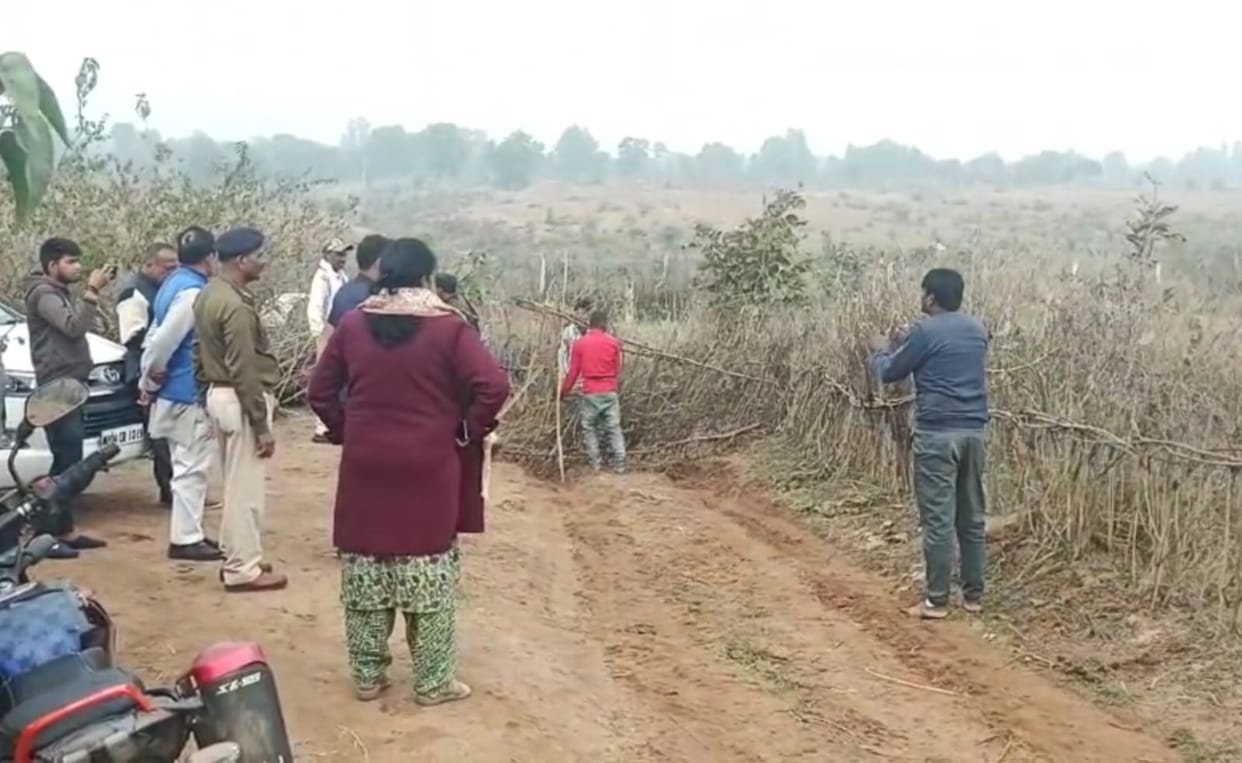 Umaria: 'Meena Singh is leaving the development work and holding the tractor of our worker', Congress alleges.