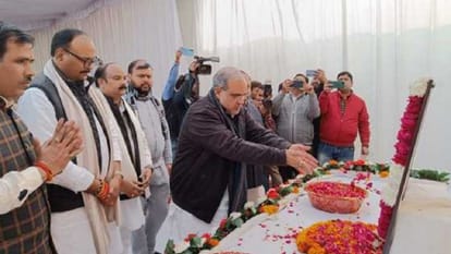 Deputy CM and BJP State President reached the ancestral village of late MLA Manvendra Singh in Shahjahanpur