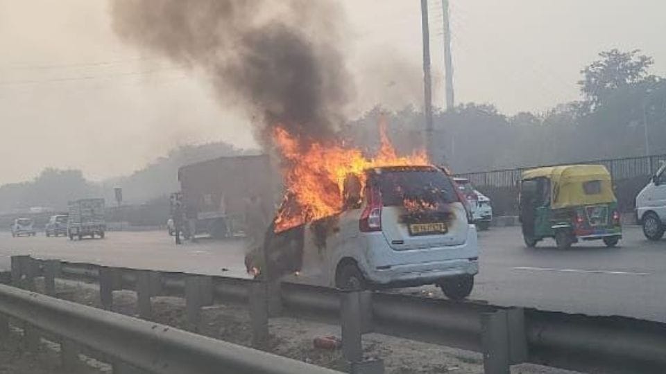 moving car caught fire on Delhi-Jaipur highway