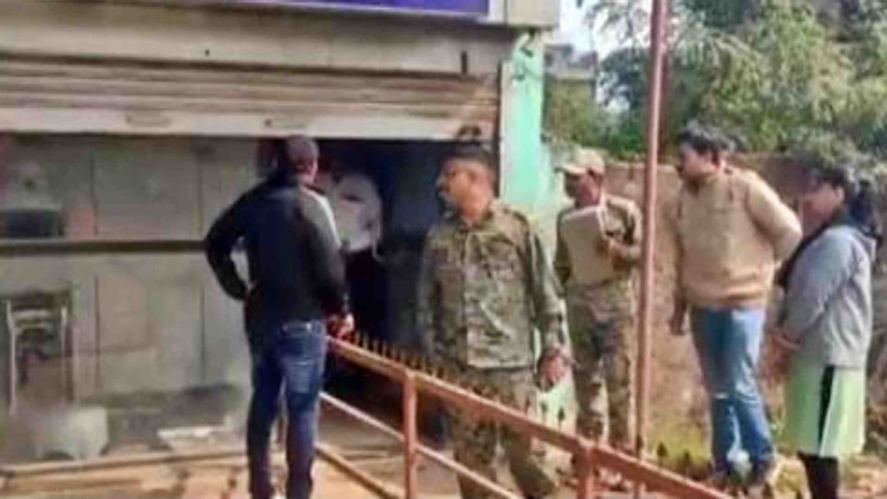 Thief stole Rs 11 lakh from SBI ATM at Garra Chowk in Jabalpur