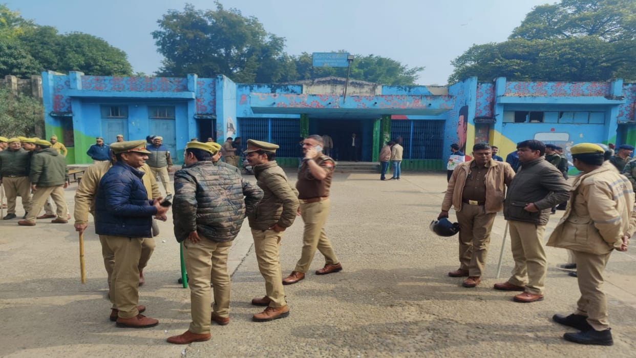 Allahabad University: Force reached Dr. Tarachand hostel to wash out, encroachment of illegal students removed
