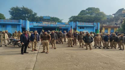 Allahabad University: Force reached Dr. Tarachand hostel to wash out, encroachment of illegal students removed