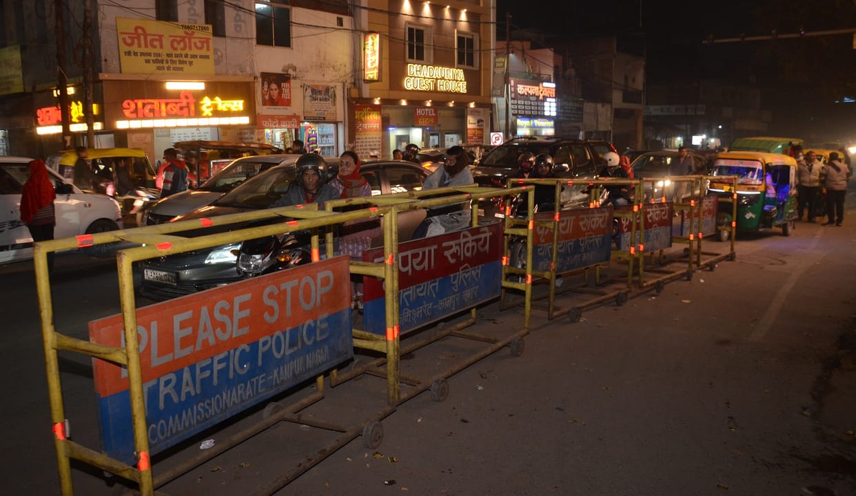 Kanpur City traffic system is in shambles, now command is given to women officers, door-to-door camera campaig