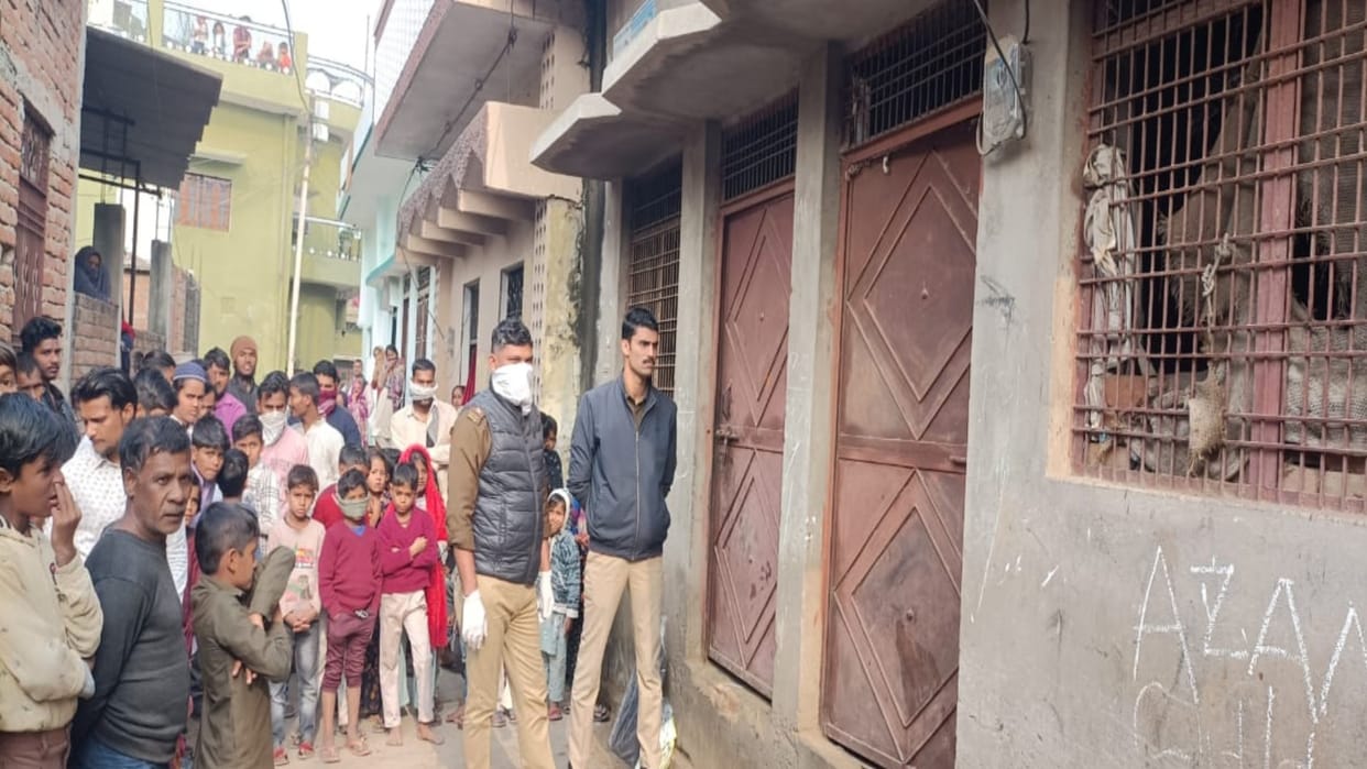 Death of youth in suspicious condition, people informed police after foul smell came from the room.
