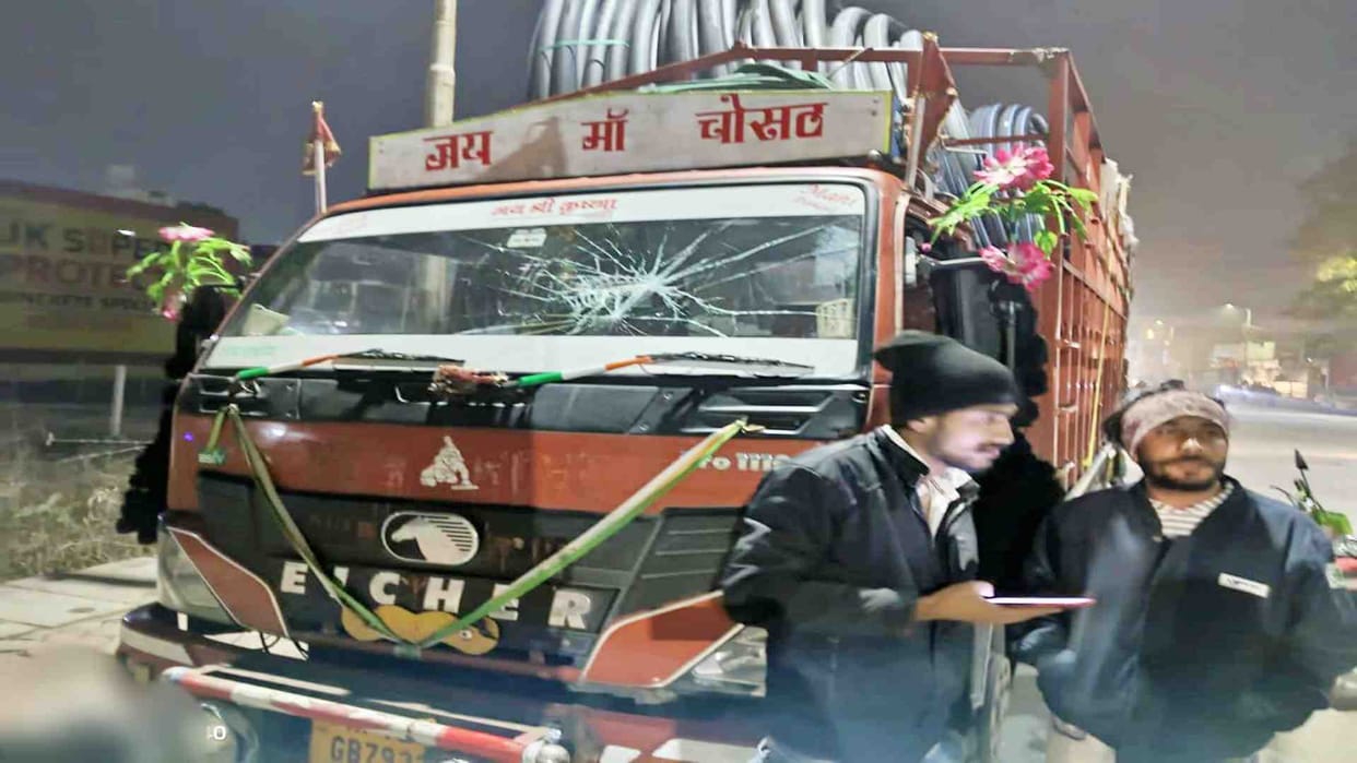 People of Hindu organization united after stone pelting on religious procession in Shajapur.