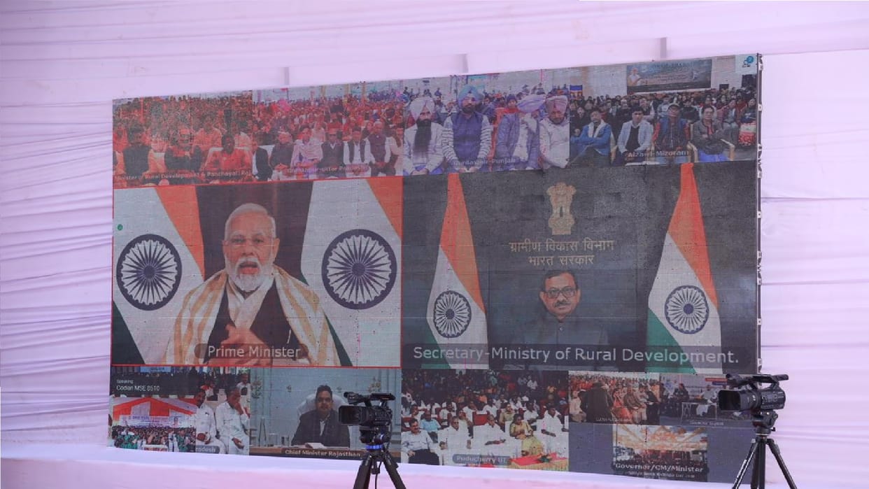 Chhattisgarh: PM Modi told about second use of Mahua, praised beneficiaries of Bastar, held virtual dialogue