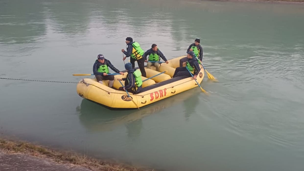 Accident in Chilla range of Rajaji Park Haridwar Rishikesh missing female warden Dead body found