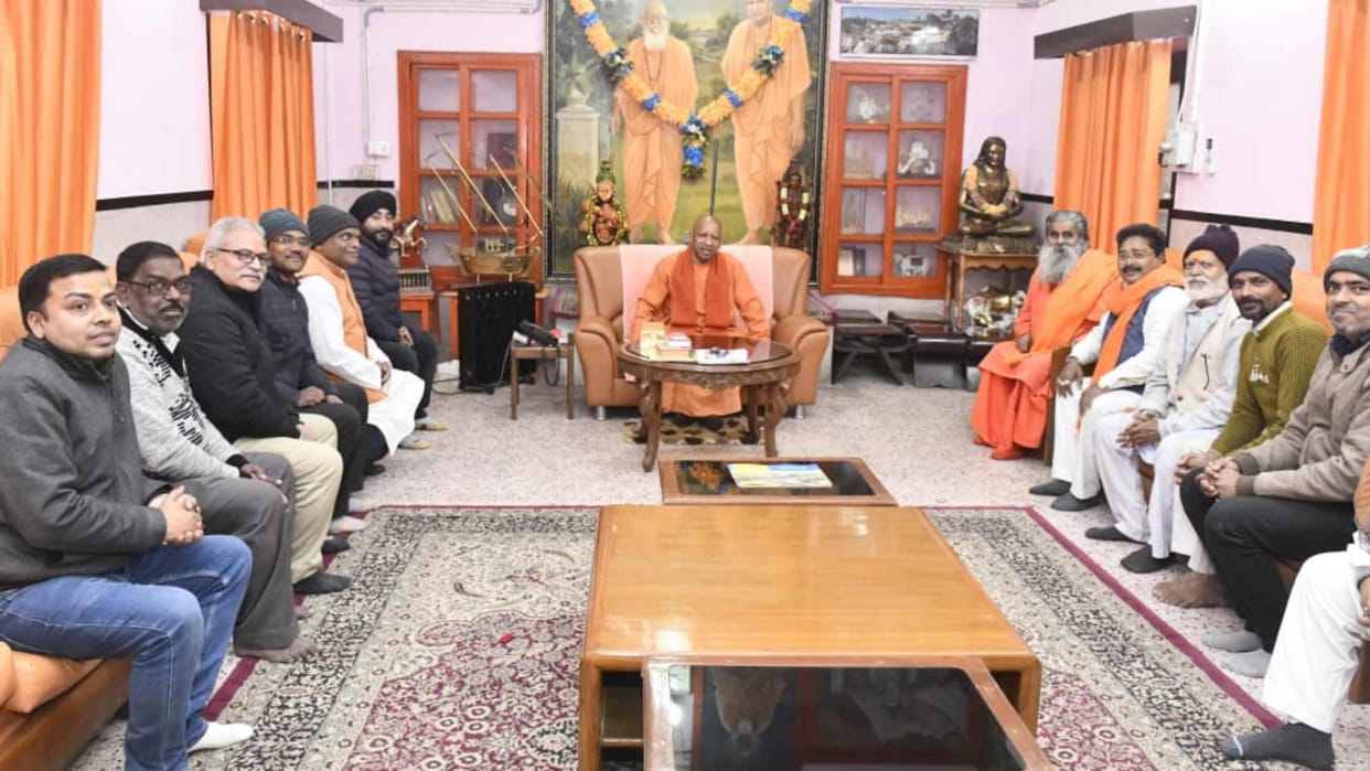 Traders met Chief Minister Yogi regarding building heritage corridor