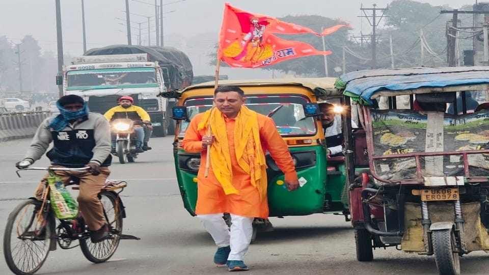 Sushil Gaba, who is active in political activities, set out on foot to visit Ramlala in Ayodhya.