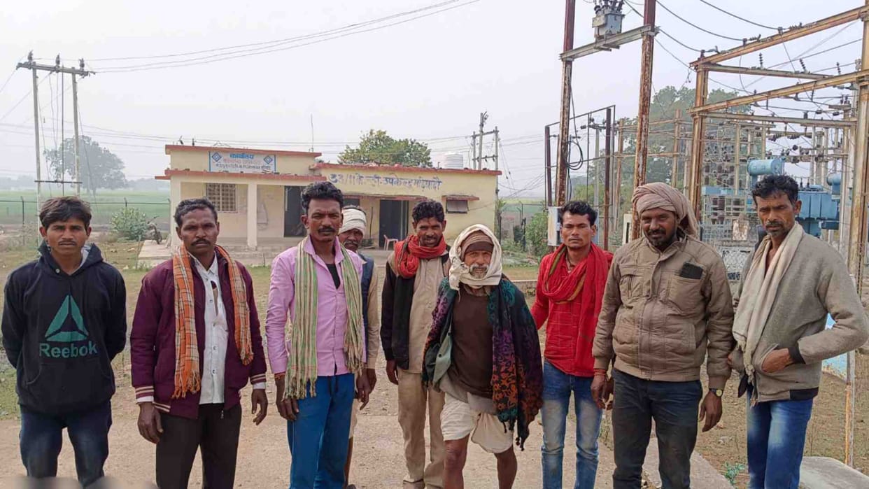 Villagers upset due to no electricity in Damoh's Hata block for a month