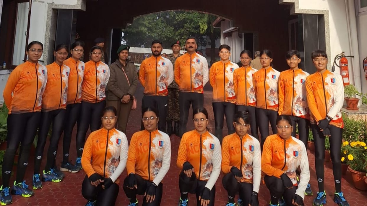 Guwahati 14 NCC girls reached Kashi by cycling in Mega Cyclothon
