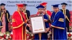 जे.ई.सी.आर.सी विश्वविद्यालय ने मानद डॉक्टरेट की उपाधि से सम्मानित होते शरद विवेक सागर।