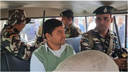Bihar : गया जिला परिषद में अविश्वास प्रस्ताव खत्म होते ही पार्षद गिरफ्तार, जानिए क्या है मामला Bihar News : Councilor arrested after no-confidence motion in Gaya Zilla Parishad was over.cm nitish kumar