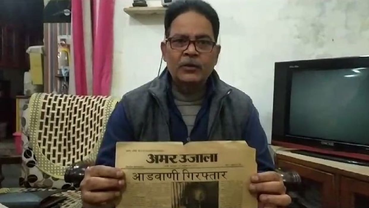 Sisters applied blood tilak to Karsevak Dhirendra of Bareilly