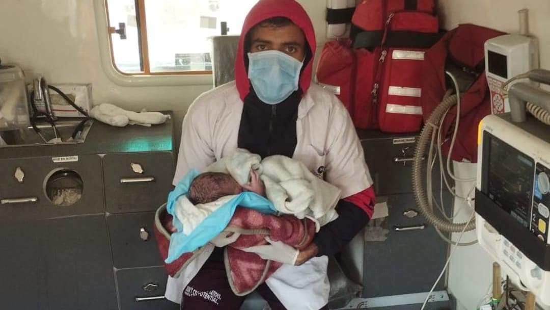 Ganderbal: 108 ambulance staff successful conduct delivery in an ambulance