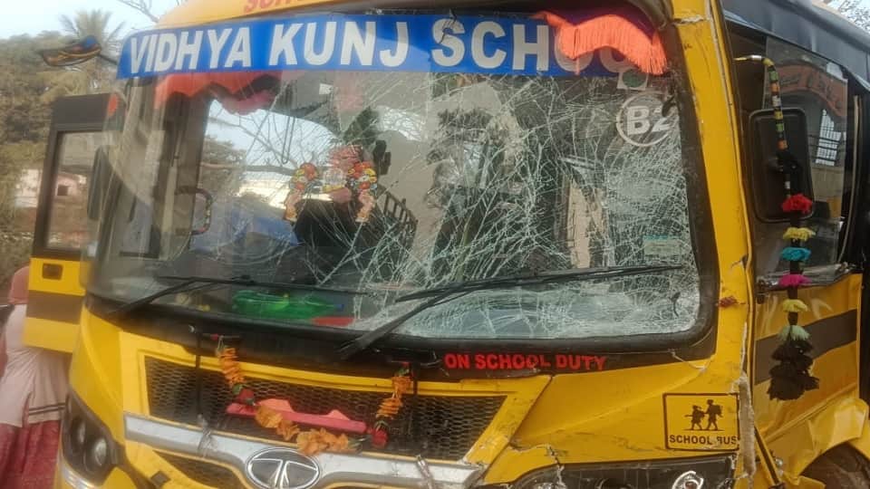 Heavy collision between school bus and truck in Dhamtari