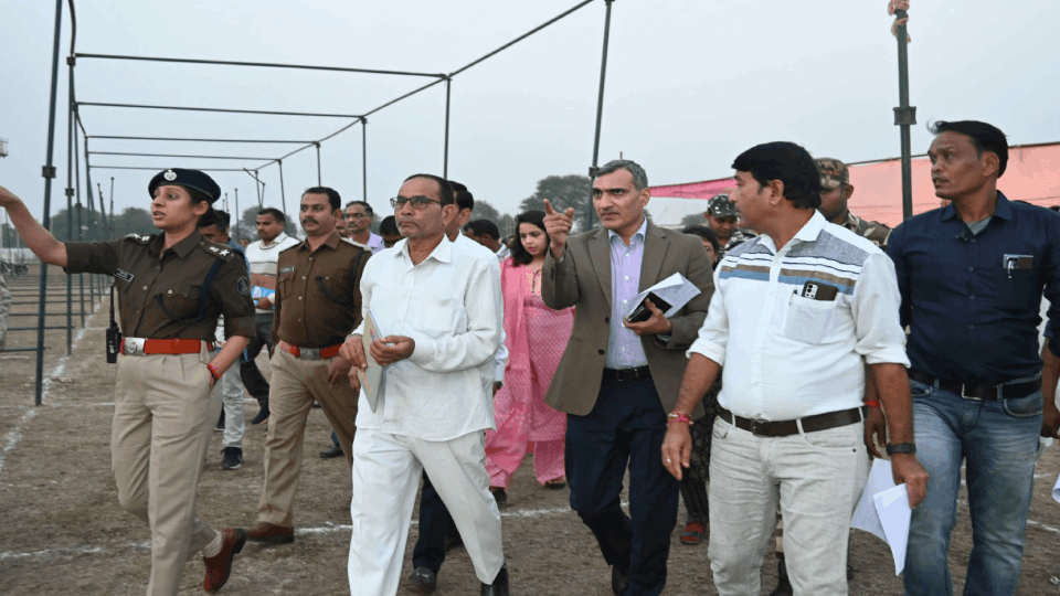 जिला प्रशासन के अधिकारियों ने किया मेला स्थल का निरीक्षण