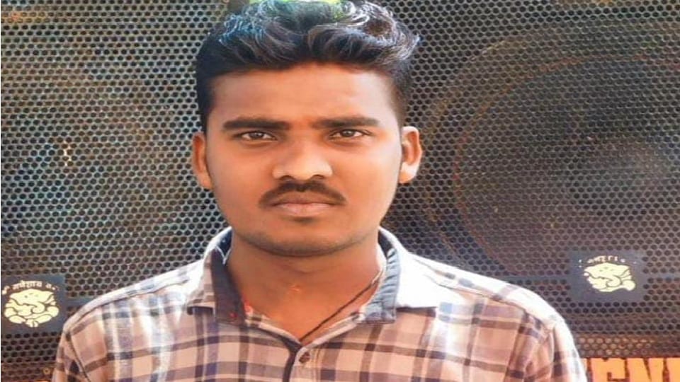 Youth commits suicide by hanging himself in Urga Korba
