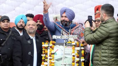 Navjot Singh Sidhu targets Aam Aadmi Party in Hoshiarpur rally