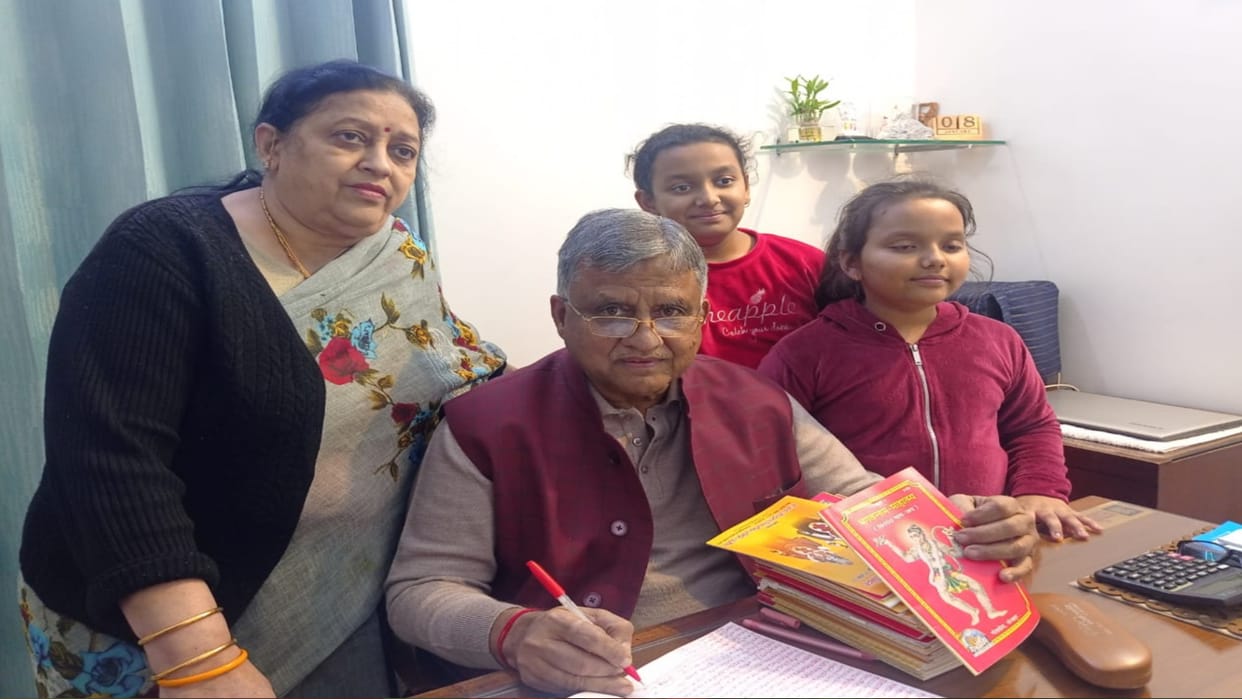 Sushil Singhar wrote 25 lakh Ram names in 17 years in Meerut