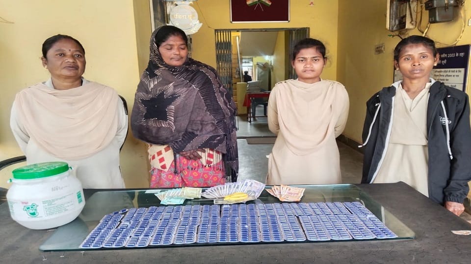 Woman selling drugs arrested police took action and presented her in court in Jagdalpur