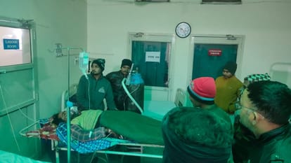 अस्पताल में भर्ती पीड़ित युवक