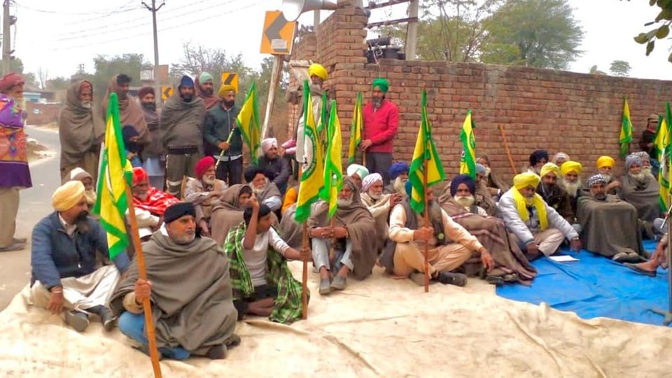 Sunam block of BKU Ekta Ugrahan stopped warrant possession of houses in village Fatehgarh Ganduan