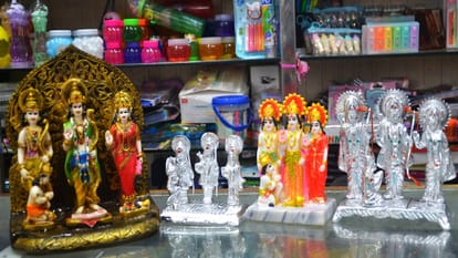 Ram temple replication attract devotees in the market