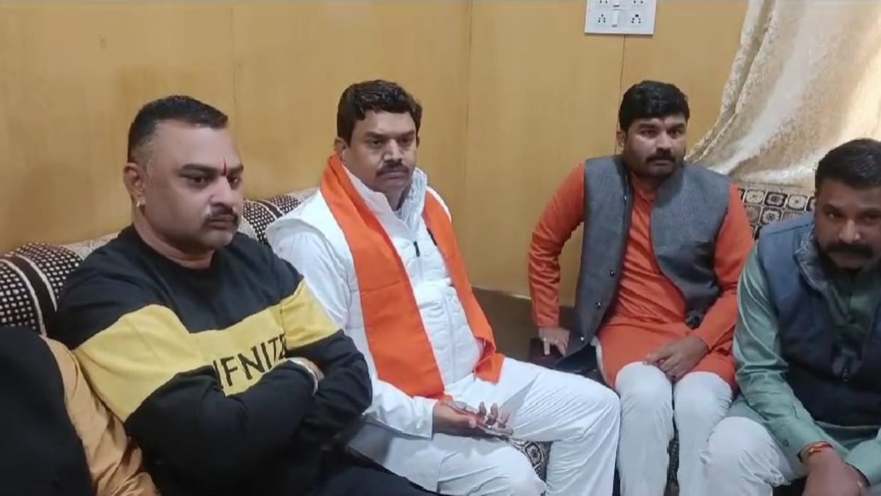 BJP MP Mahendra Solanki met IG regarding stone pelting on Ram Yatra in Shajapur; 8 accused arrested so far