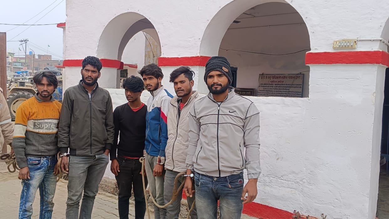 Police arrested six thieves in Bareilly