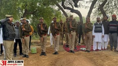 लेटलतीफ 'खाकी': दफनाए जाने के बाद बांदा पुलिस ने कांग्रेस नेता को दी सलामी, महकमे में शर्मिंदगी... नेता नाराज Banda Police saluted Congress leader zameeruddin siddiqui after his burial