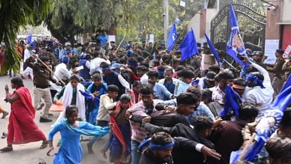 Bihar: गया में भीम आर्मी ने निकाला आक्रोश मार्च; SSP दफ्तर में घुसने की कोशिश करने पर पुलिस ने बरसाई लाठियां Bhim Army takes out protest march in Gaya; Police lathicharged when they tried to enter SSP office