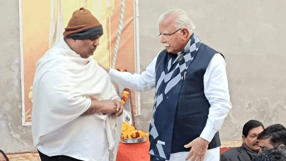 CM Manohar Khattar arrived to console on death of Bittu Bajrangi brother Mahesh Panchal in Faridabad