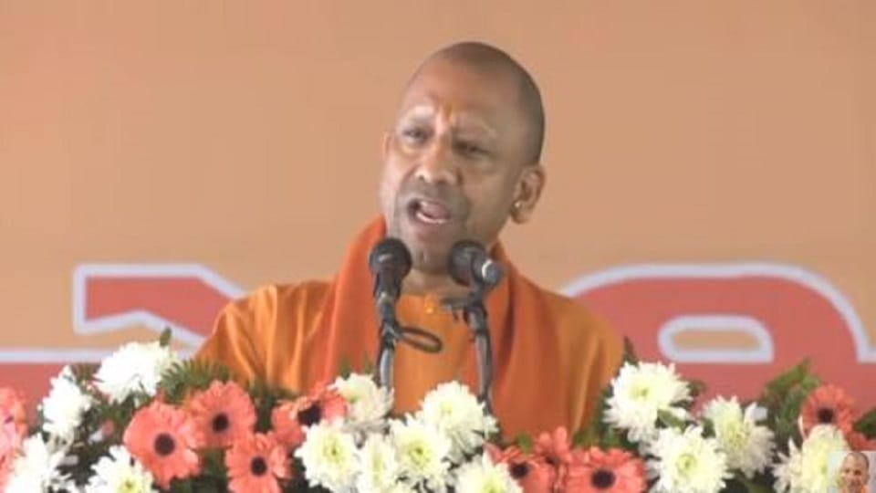 Ayodhya: Seeing the huge crowd, CM Yogi himself took command, told the people to have darshan of the Lord with