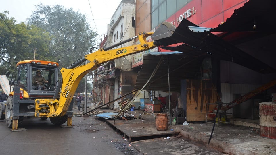 JCB runs at Aligarh station tiraha