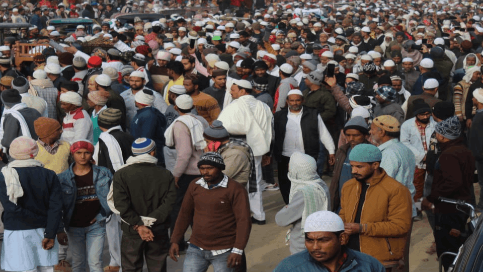 four people of same family died while sleeping after burning coal in their house In Amroha