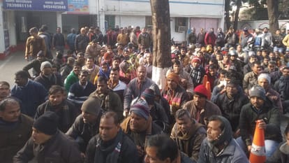 Leader of Smarak Smiti Karmchari arrested in Lucknow.